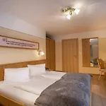 Oda ve Kahvaltı Stadlpoint 3*